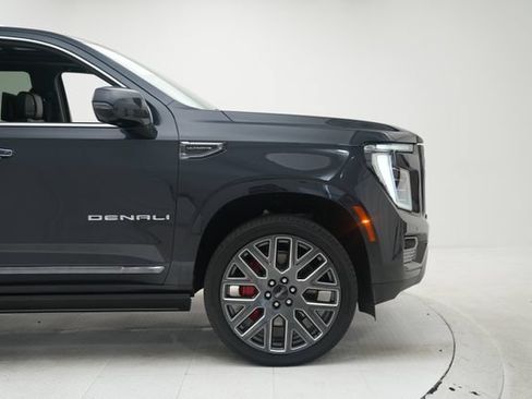 Used 2025 GMC Yukon Denali Ultimate w/ LPO, Floor Liner Package AWD/4WD image 30