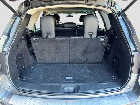 Used 2020 Nissan Pathfinder Platinum image 12