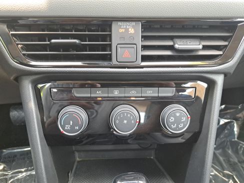 Certified 2024 Volkswagen Taos S w/ MDO Package FWD image 20