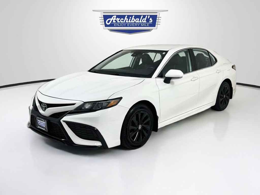 Used 2022 Toyota Camry SE FWD image 3