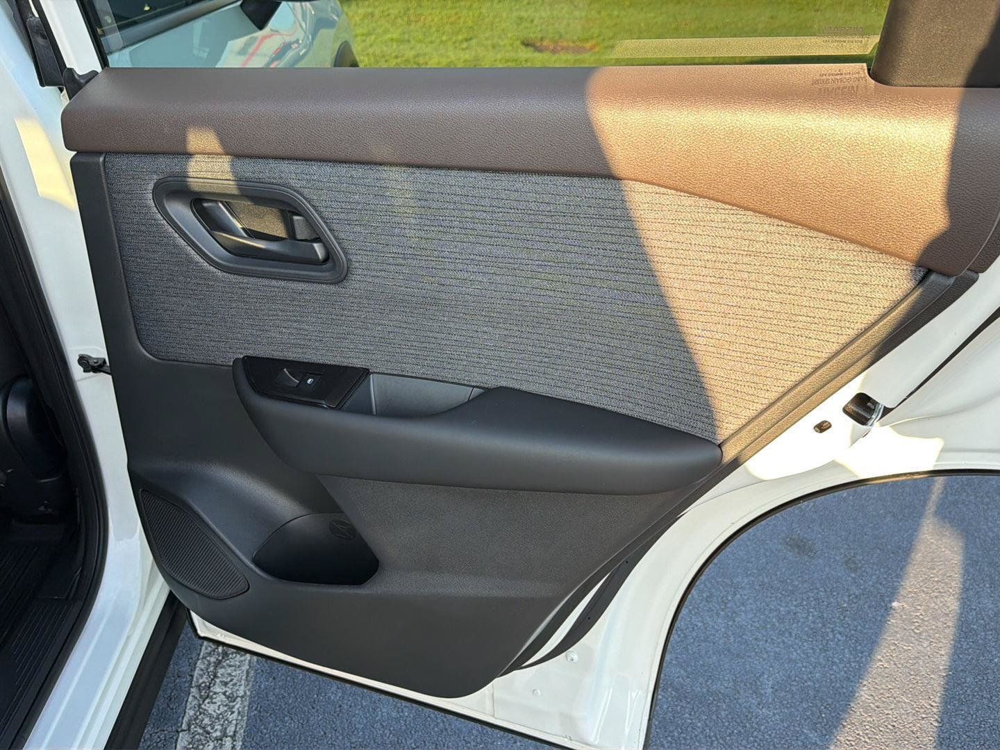 Used 2023 Nissan Rogue S FWD image 15