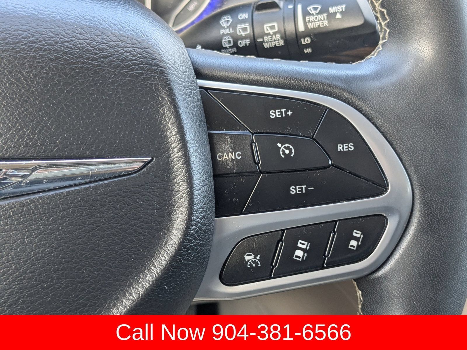 Used 2024 Chrysler Pacifica Limited FWD image 29