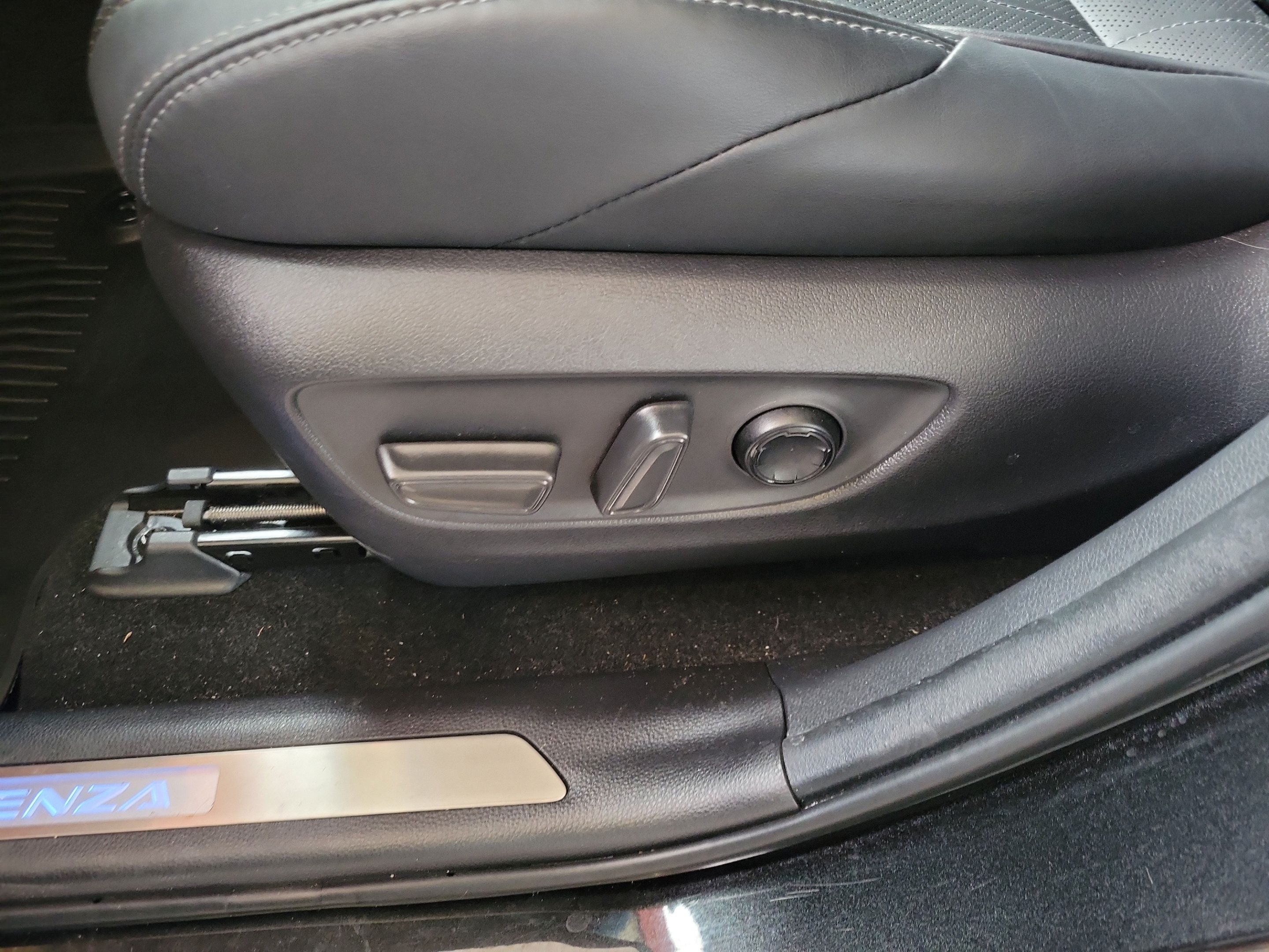 Used 2022 Toyota Venza Limited w/ Advanced Technology Package AWD/4WD image 7