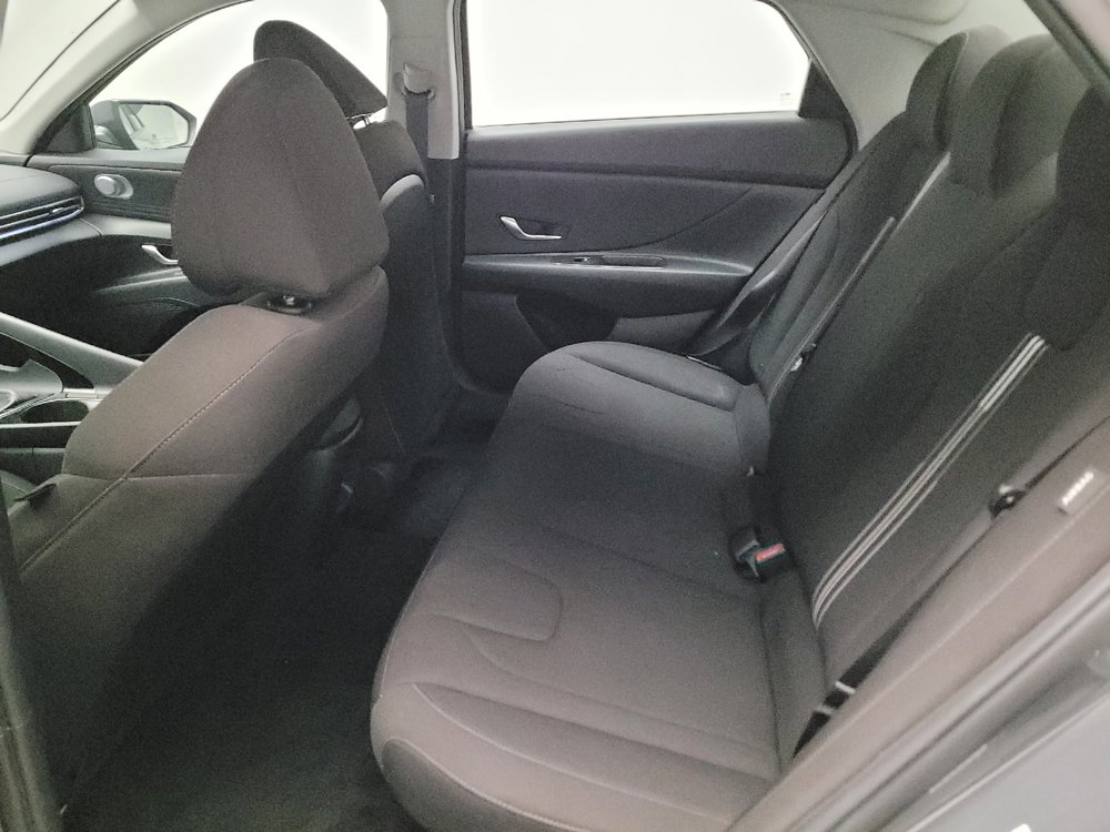 Used 2024 Hyundai Elantra Blue FWD image 18