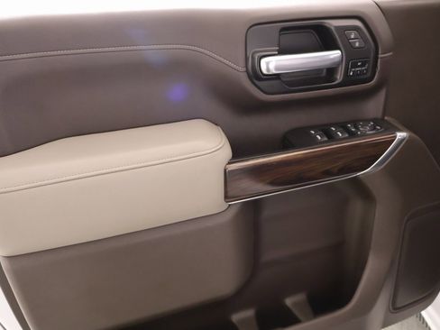 Used 2021 GMC Sierra 2500 SLT w/ SLT Convenience Package image 17