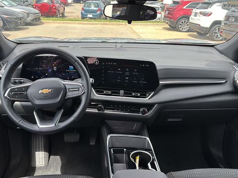 Used 2025 Chevrolet Equinox LT AWD/4WD image 7