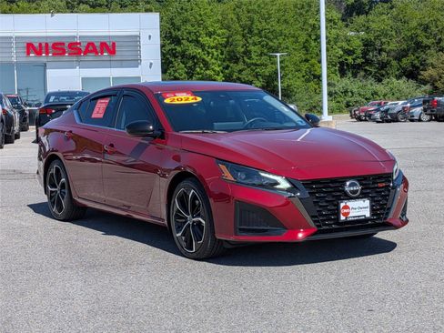 Certified 2024 Nissan Altima 2.5 SR w/ SR Premium Package FWD image 3