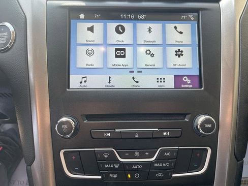 Used 2017 Ford Fusion SE w/ Equipment Group 201A image 31