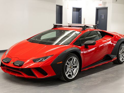 Used 2023 Lamborghini Huracan Sterrato image 3
