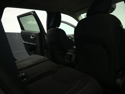 Used 2016 Jeep Cherokee Latitude AWD/4WD image 56