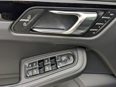 Certified 2024 Porsche Macan S AWD/4WD image 37