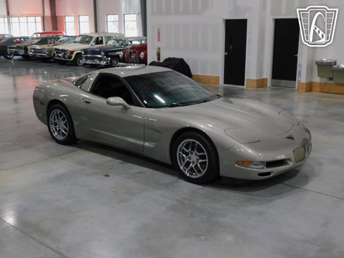 Used 1999 Chevrolet Corvette Coupe w/ Memory Pkg RWD image 38