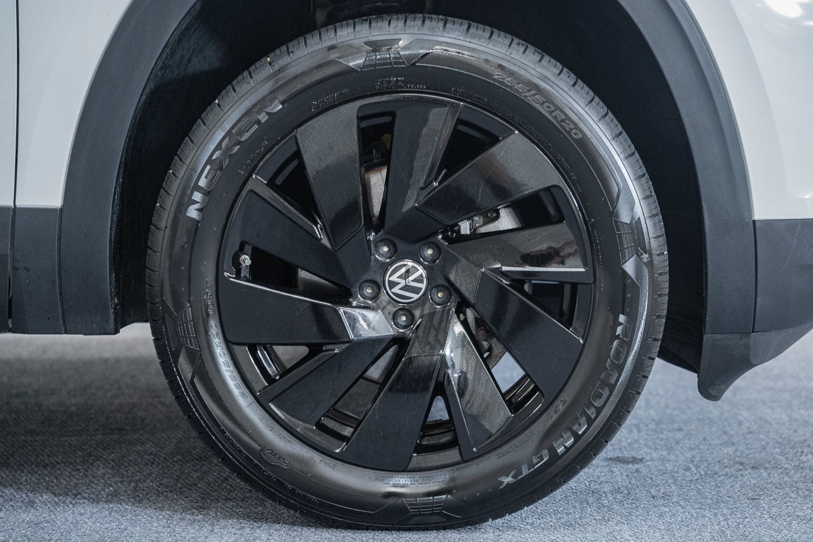Used 2024 Volkswagen Atlas SE w/ Black Wheel Package AWD/4WD image 19