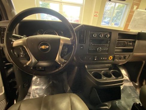Used 2018 Chevrolet Express 2500 w/ Driver Convenience Package RWD image 21