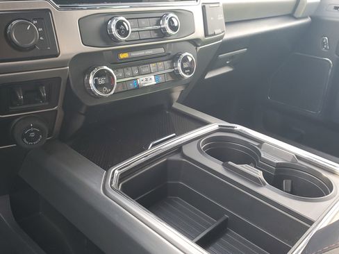 Certified 2022 Ford F450 Platinum w/ FX4 Off-Road Package image 27