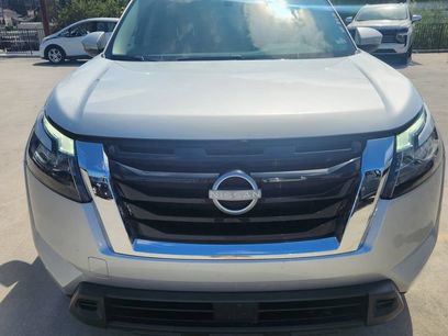 Used 2025 Nissan Pathfinder SV