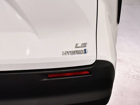 Used 2024 Toyota Sienna LE AWD/4WD image 12