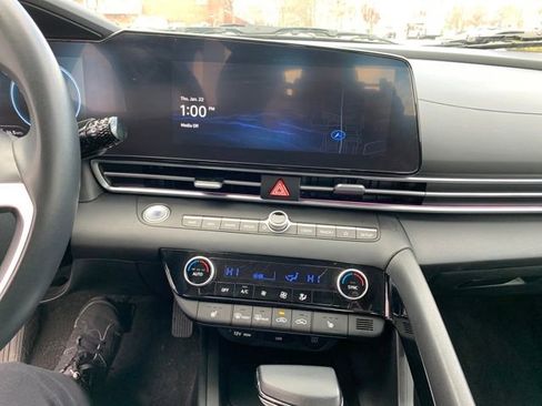 Used 2024 Hyundai Elantra Limited image 20