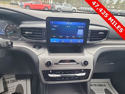 Used 2021 Ford Explorer XLT w/ Equipment Group 202A image 14