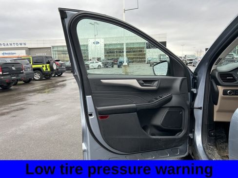 Used 2020 Ford Escape SE image 14