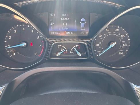 Used 2018 Ford Focus SE w/ SE Appearance Package FWD image 11