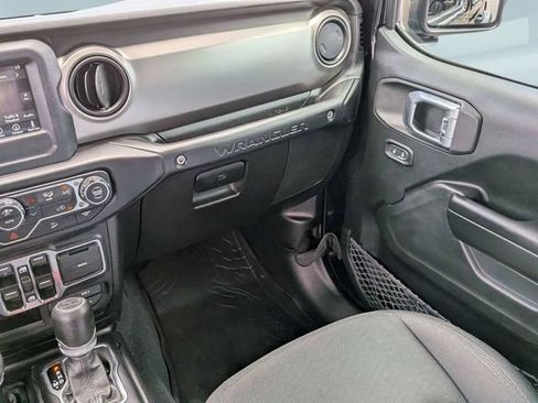 Used 2019 Jeep Wrangler Unlimited Sport S AWD/4WD image 16