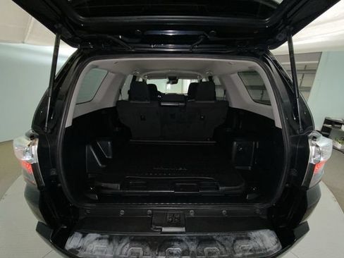 Used 2020 Toyota 4Runner SR5 AWD/4WD image 23