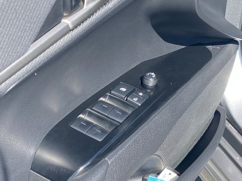 Used 2025 Toyota Camry SE FWD image 16