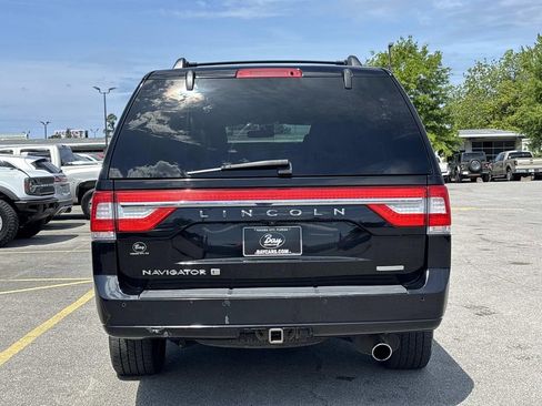 Used 2016 Lincoln Navigator L Select RWD image 4