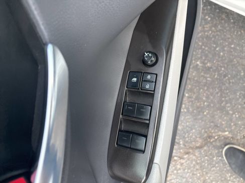 Used 2022 Toyota Camry SE FWD image 24
