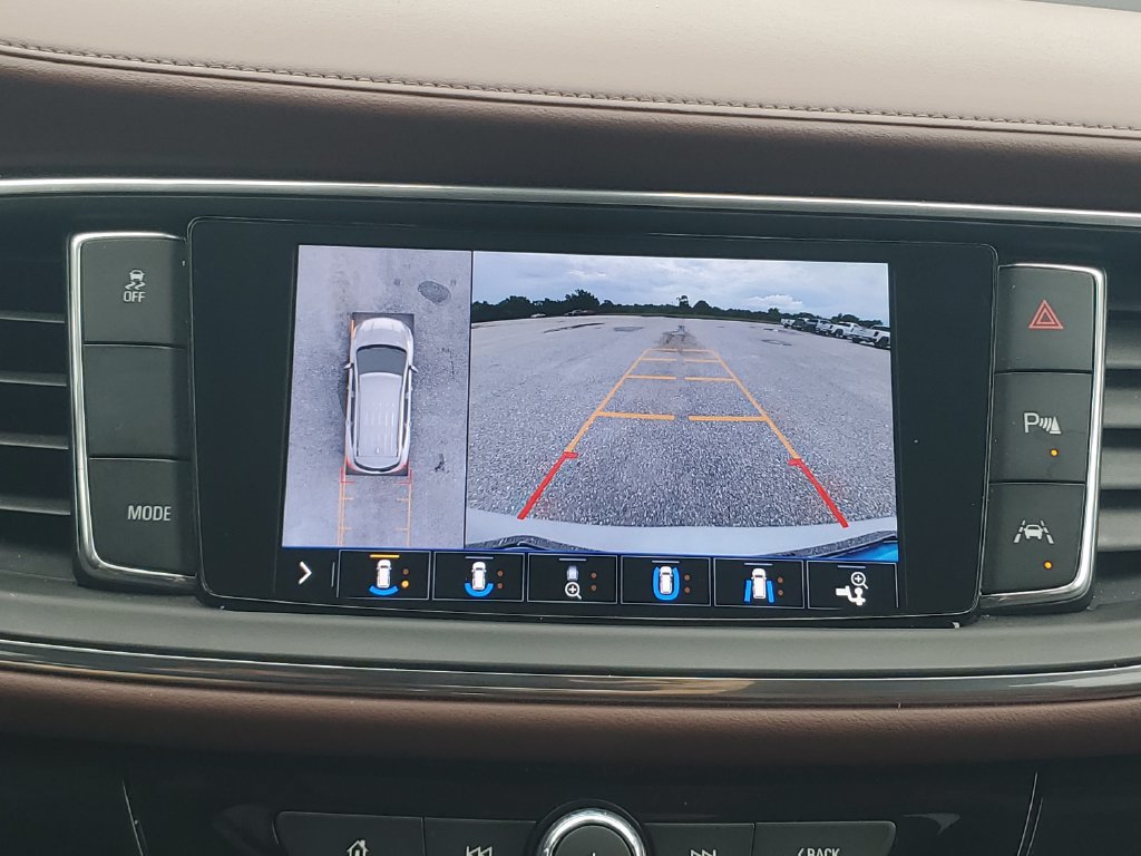 Used 2020 Buick Enclave Avenir w/ Avenir Technology Package FWD image 17