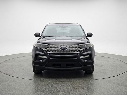 Used 2024 Ford Explorer XLT w/ Equipment Group 202A AWD/4WD image 2