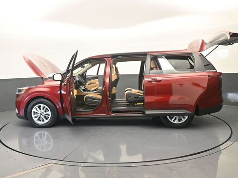 Used 2024 Kia Carnival LX FWD image 69