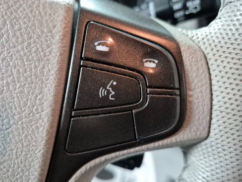 Used 2013 Toyota Sienna XLE image 23