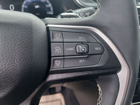 Used 2023 Jeep Grand Cherokee Altitude AWD/4WD image 14