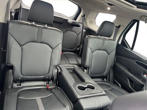 Used 2025 Honda Pilot Touring image 13