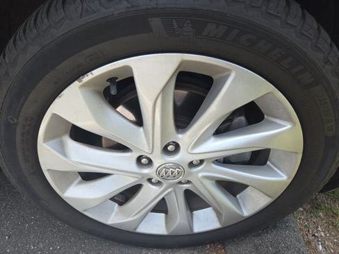 Used 2018 Buick Envision Premium w/ Driver Confidence Package AWD/4WD image 4