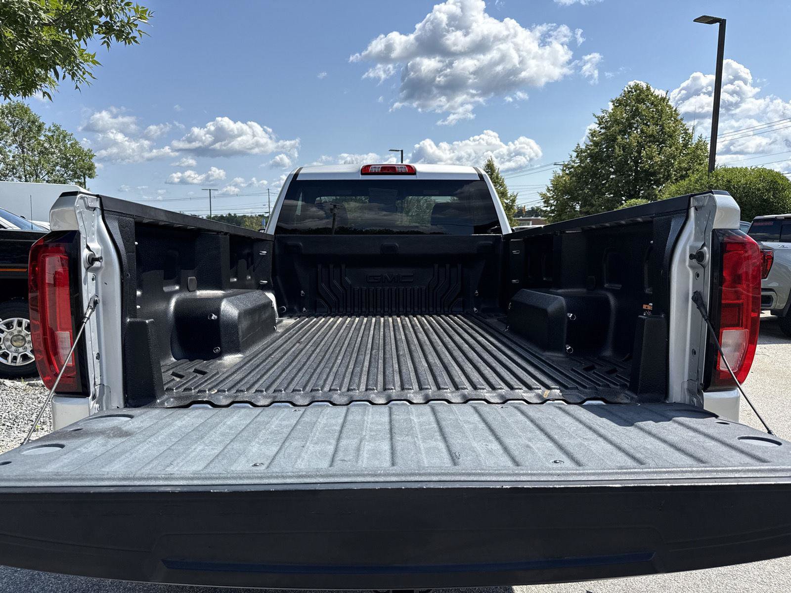 Used 2020 GMC Sierra 1500 4x4 Regular Cab w/ Sierra Value Package image 11