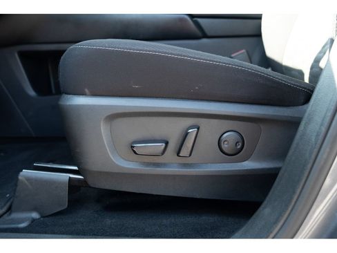 Used 2024 Nissan Pathfinder SV w/ SV Premium Package FWD image 15