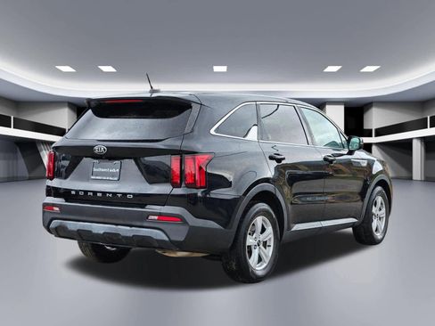Used 2021 Kia Sorento LX image 5