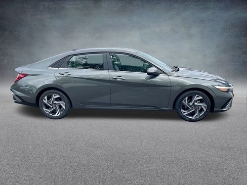 New 2025 Hyundai Elantra Limited image 32