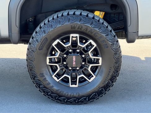 Used 2025 GMC Sierra 2500 AT4X AWD/4WD image 14