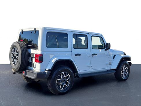 Used 2024 Jeep Wrangler Sahara w/ Technology Group image 7
