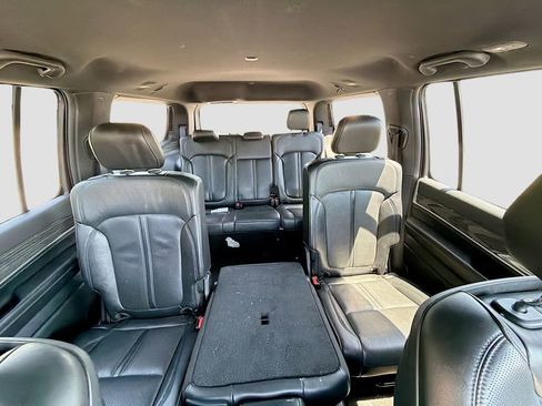 Used 2022 Jeep Wagoneer Series III AWD/4WD image 13