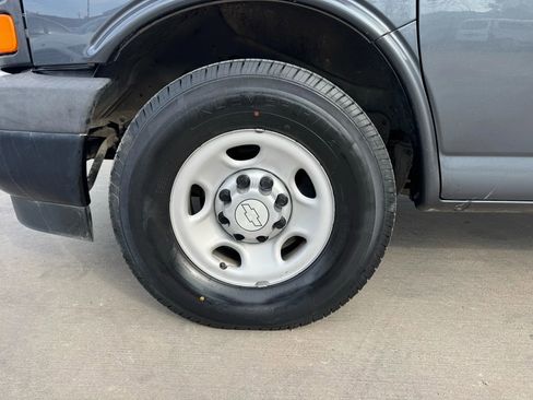 Used 2017 Chevrolet Express 3500 LS image 17