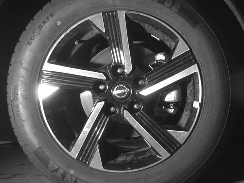 Used 2025 Nissan Sentra SV FWD image 13