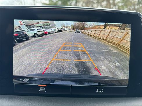 Used 2023 GMC Yukon XL SLT image 24