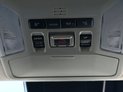 Used 2022 Toyota RAV4 XLE Premium image 10