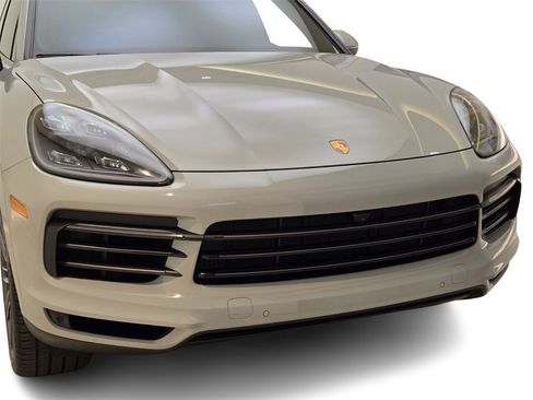 Used 2022 Porsche Cayenne Platinum Edition image 4