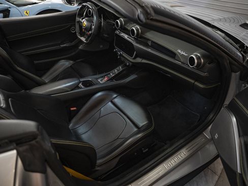 Used 2019 Ferrari Portofino image 35